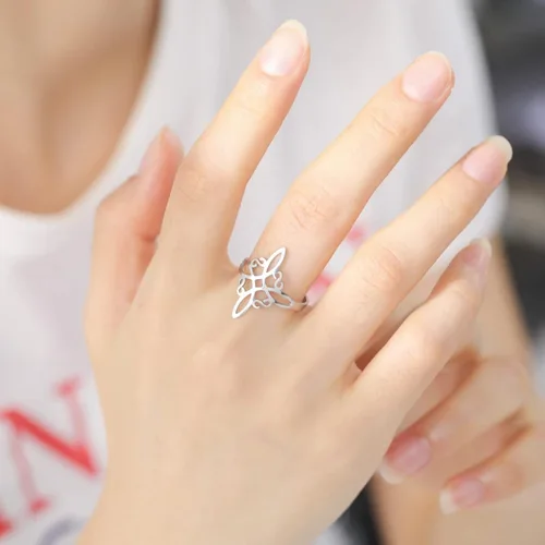 Vista 5 de Dreamtimes Anillo de nudo de bruja para mujer, de acero inoxidable, ajustable, abierto, celta, cuaternario, Wicca, anillo de nudo de brujería Dorado