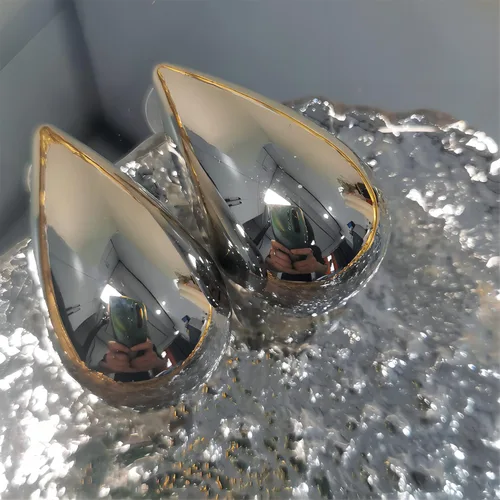 Vista 3 de Aretes colgantes gruesos de oro y plata para mujer, aretes geométricos divertidos de gran tamaño hipoalergénicos para mujer