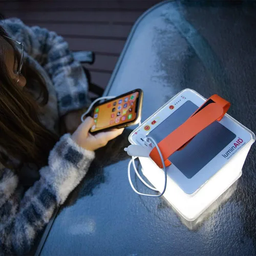 Vista 7 de LuminAID Max Quick Inflate - Linterna solar 2 en 1 para acampar y cargador de teléfono, lámpara LED recargable para camping, senderismo y viajes