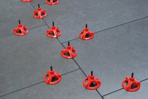 Vista 2 de RTC Productos Spin Doctor Sistema de nivelación de azulejos Placas base de 1/8" 250Pc