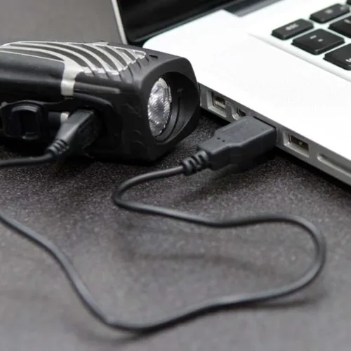 Vista 3 de NiteRider Lumina Micro 900 Luz delantera para bicicleta Vmax+ 150 Luz trasera para bicicleta Paquete combinado - USB recargable faro LED luz