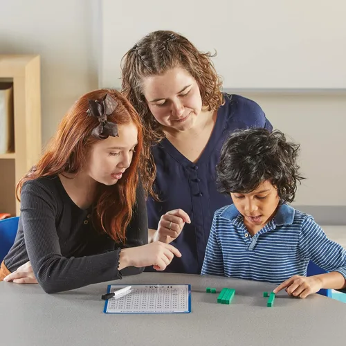 Vista 2 de hand2mind Math Tools - Conjuntos de grupos pequeños 2-3 por Reagan Tunstall y Kristina Grant, manipuladores matemáticos, base diez bloques, dinero