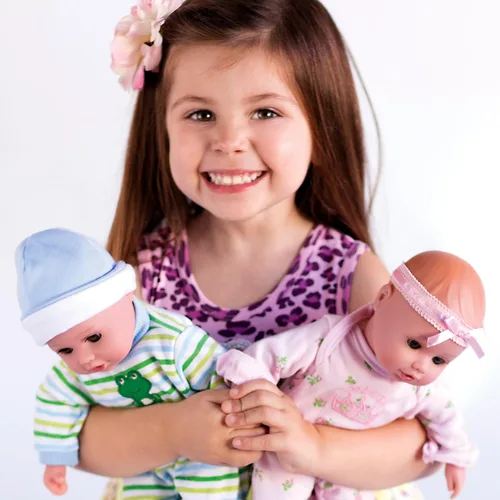 Vista 8 de Adora Play Time Babies Collection, muñeca de bebé de 13 pulgadas con ropa y accesorios para muñecas, hecha con aroma a polvo de bebé dulce y cuerpo