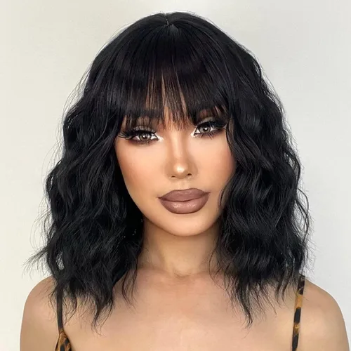 Vista 4 de Peluca corta negra con flequillo, pelucas cortas negras onduladas naturales para mujer, peluca negra ondulada con flequillo, pelucas sintéticas